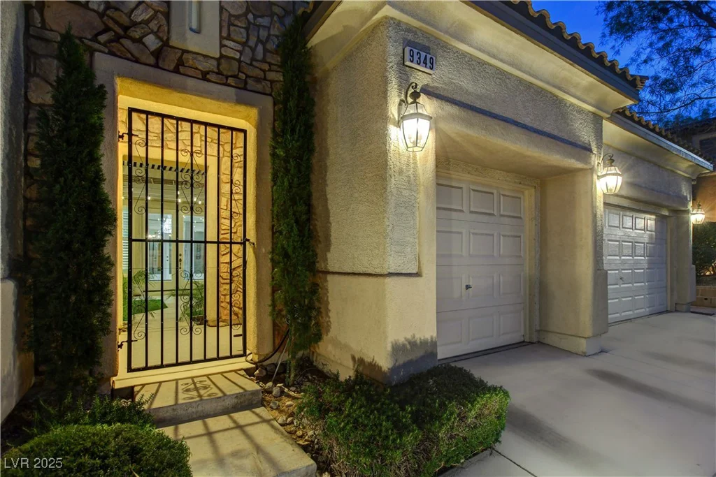 9349 Olympia Falls, Las Vegas, NV 89149