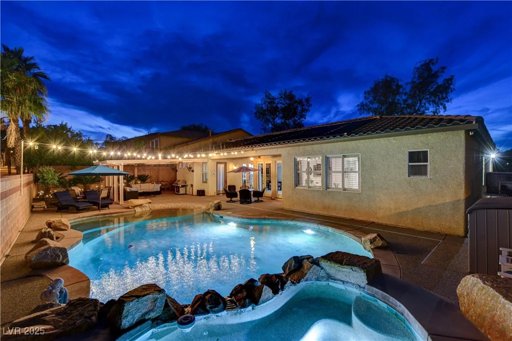 9349 Olympia Falls, Las Vegas, NV 89149
