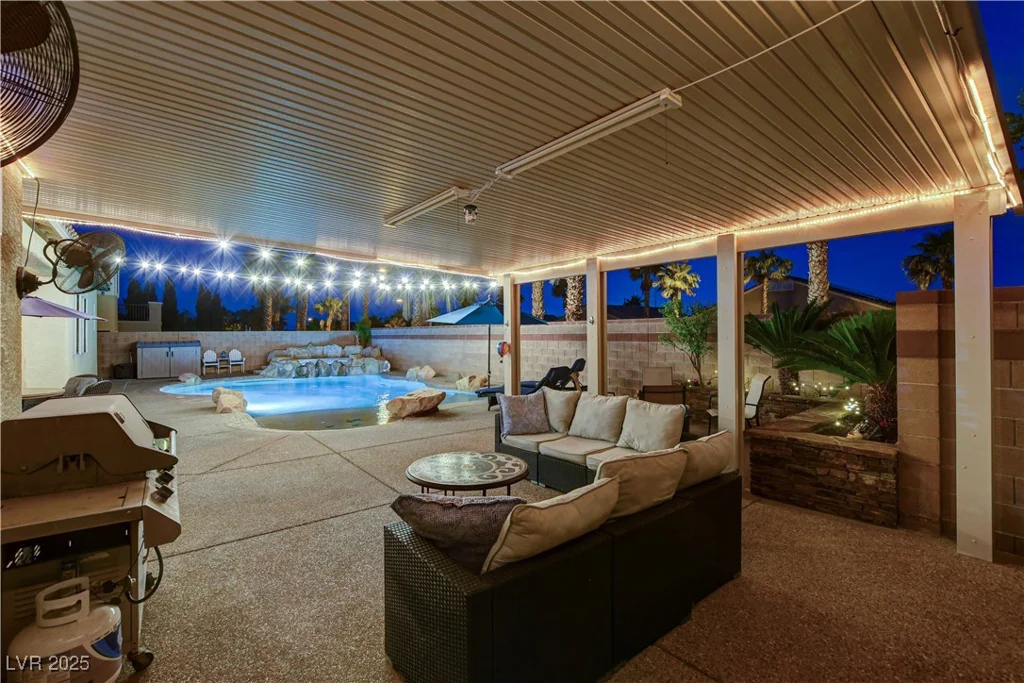9349 Olympia Falls, Las Vegas, NV 89149