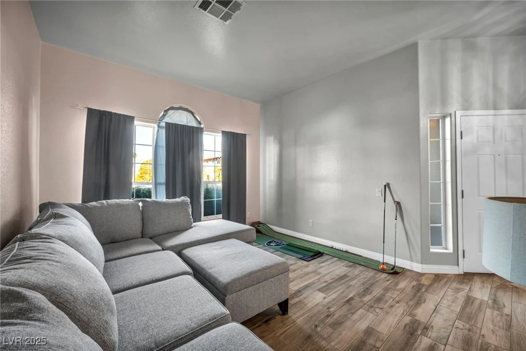 4005 Poppy Fields, Las Vegas, NV 89129