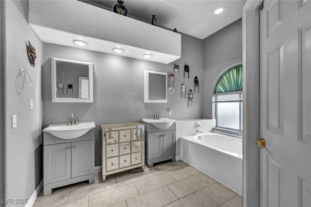 4005 Poppy Fields, Las Vegas, NV 89129