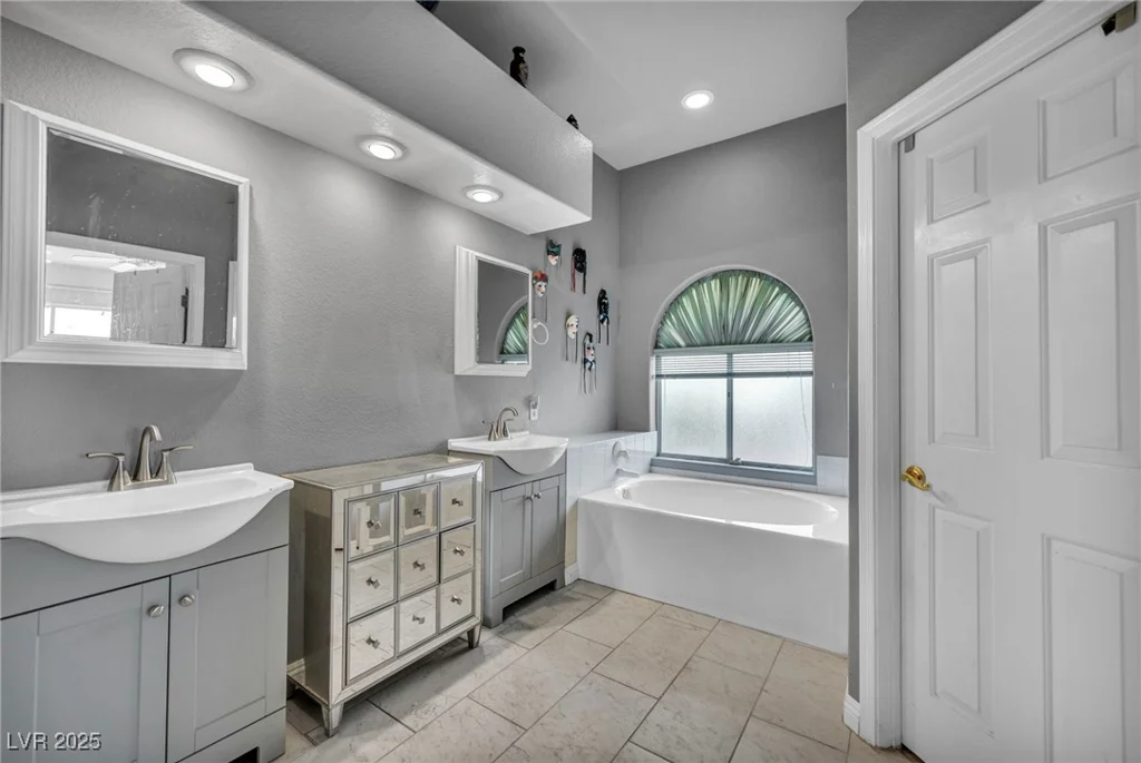 4005 Poppy Fields, Las Vegas, NV 89129
