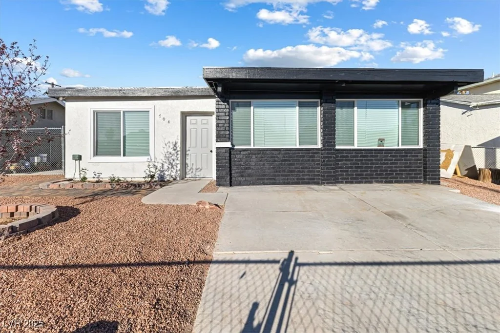 704 Slayton, Las Vegas, NV 89107