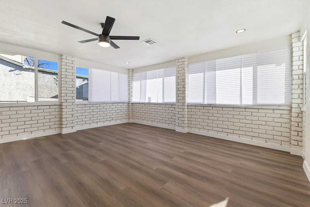 704 Slayton, Las Vegas, NV 89107