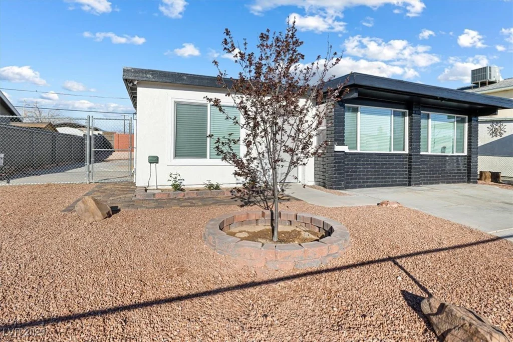 704 Slayton, Las Vegas, NV 89107