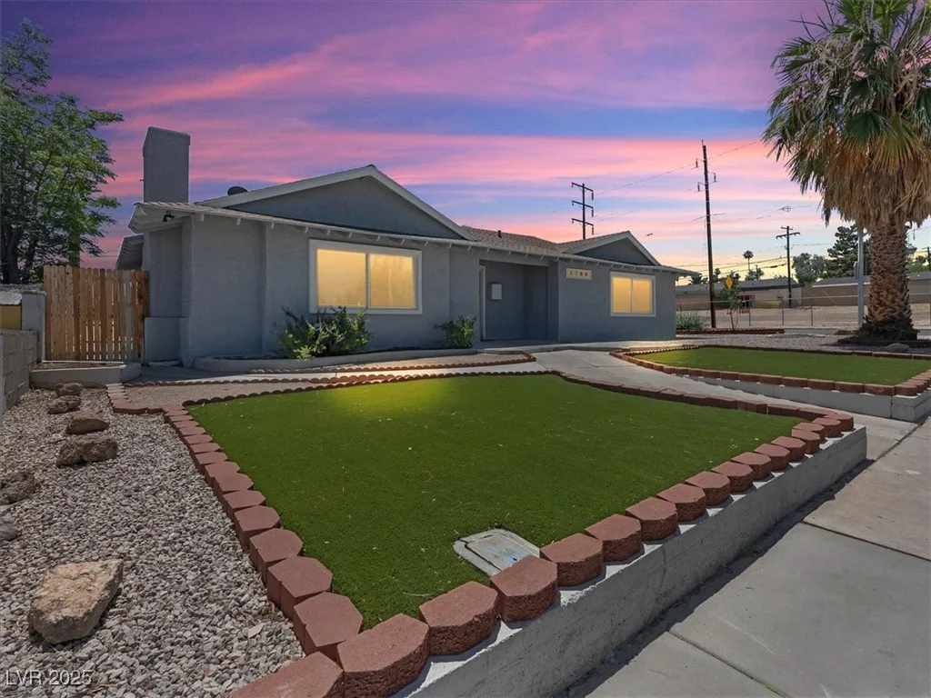 1700 Oakey, Las Vegas, NV 89104
