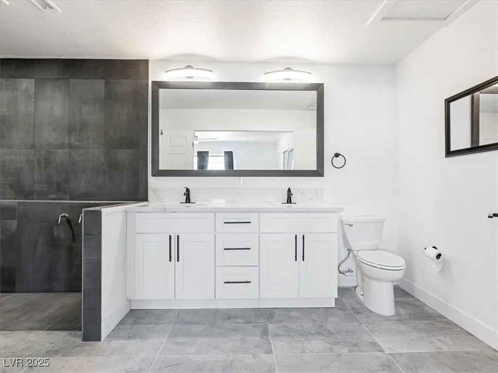 1700 Oakey, Las Vegas, NV 89104