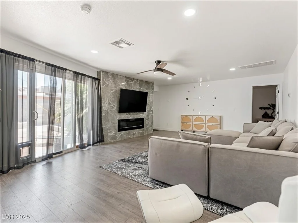 1700 Oakey, Las Vegas, NV 89104