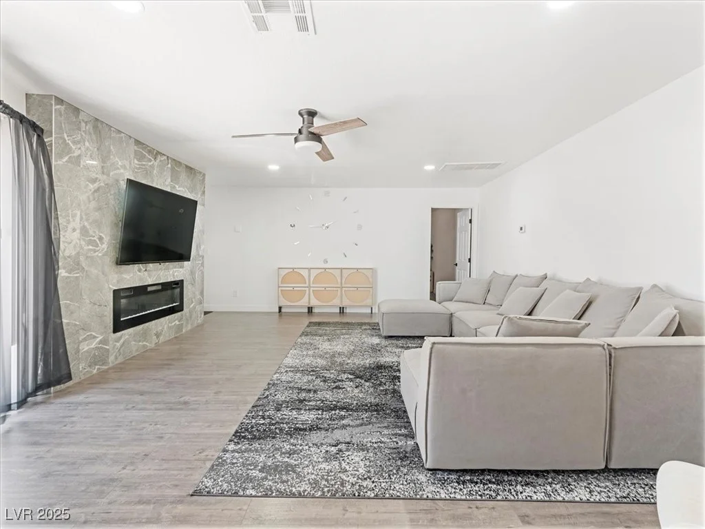 1700 Oakey, Las Vegas, NV 89104