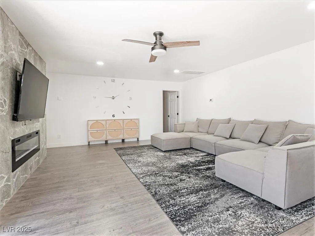 1700 Oakey, Las Vegas, NV 89104