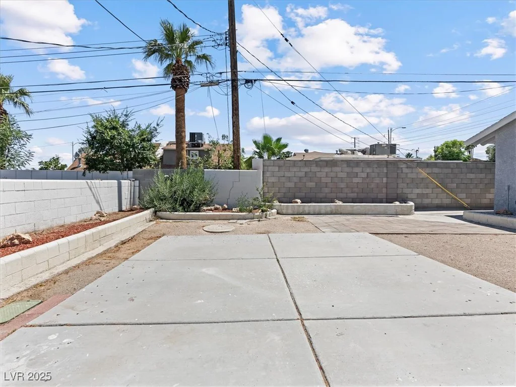 1700 Oakey, Las Vegas, NV 89104