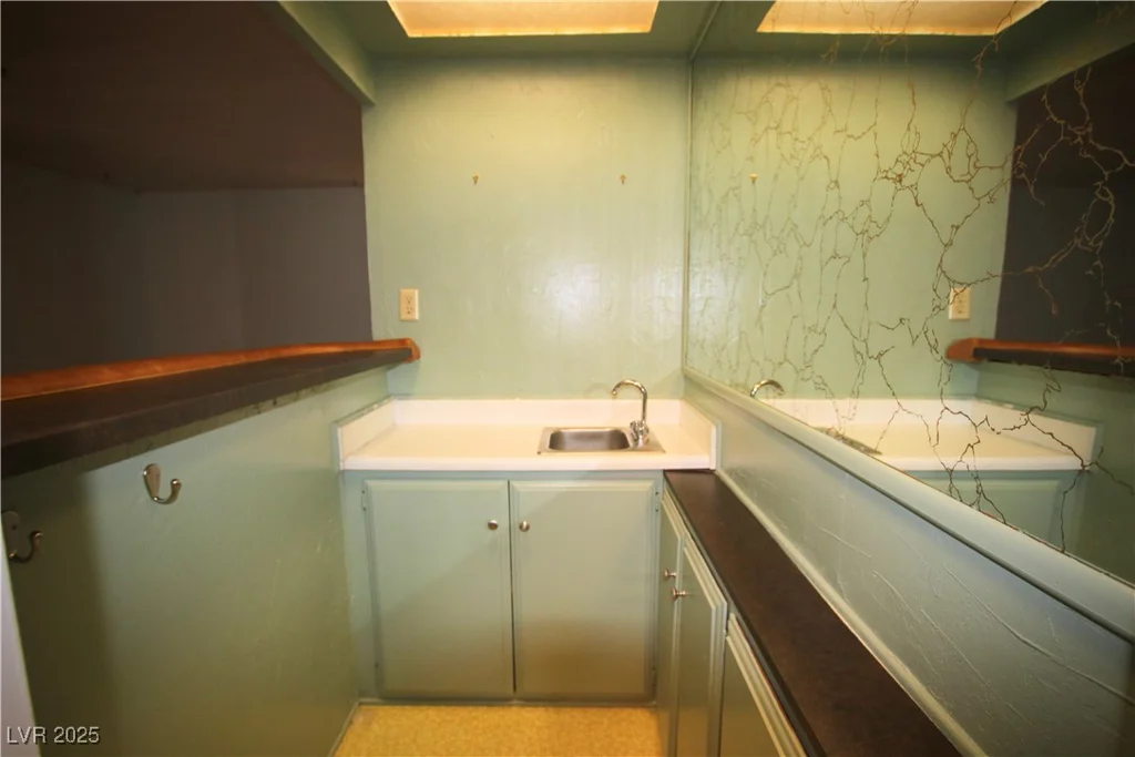 4212 Touchstone, Las Vegas, NV 89108