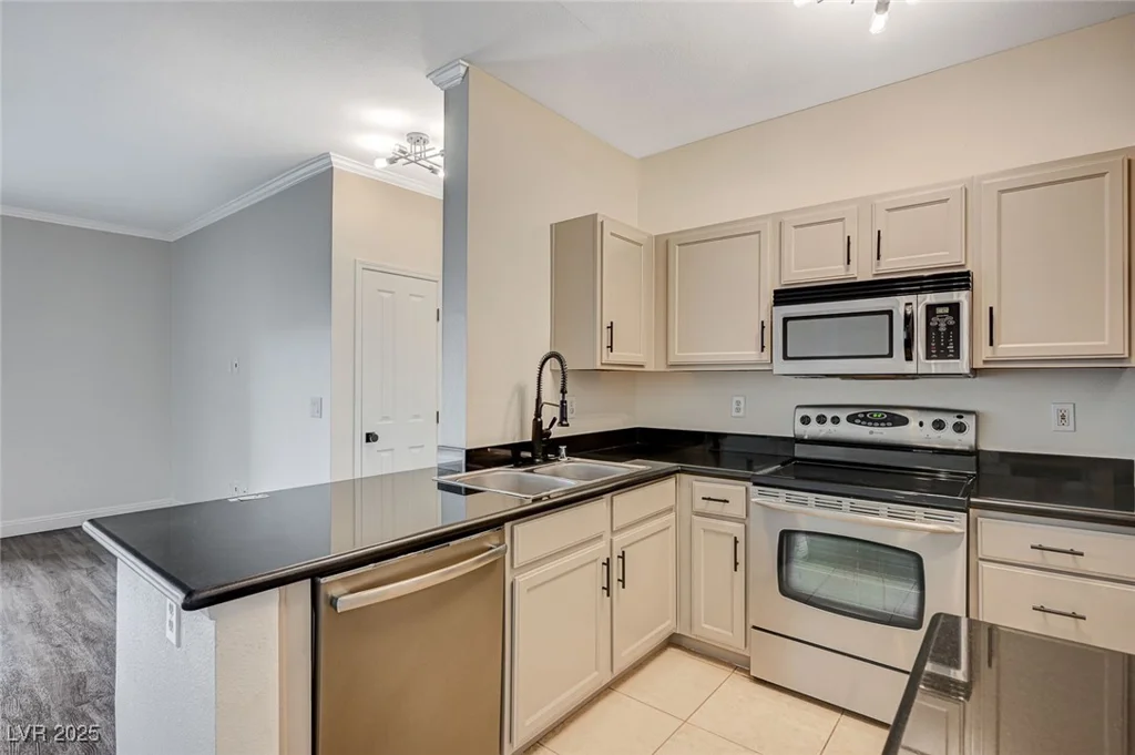 2900 Sunridge Heights, Henderson, NV 89052