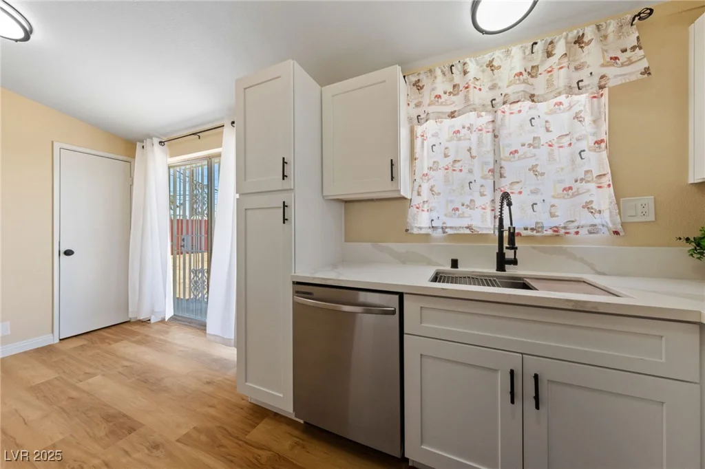 1828 Golden Arrow, Las Vegas, NV 89169