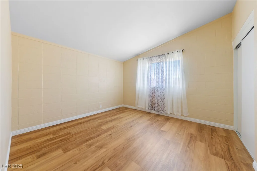 1828 Golden Arrow, Las Vegas, NV 89169