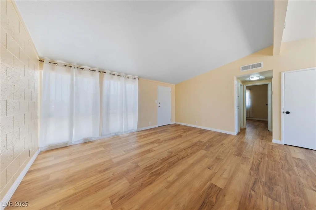 1828 Golden Arrow, Las Vegas, NV 89169