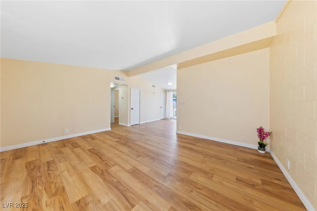 1828 Golden Arrow, Las Vegas, NV 89169