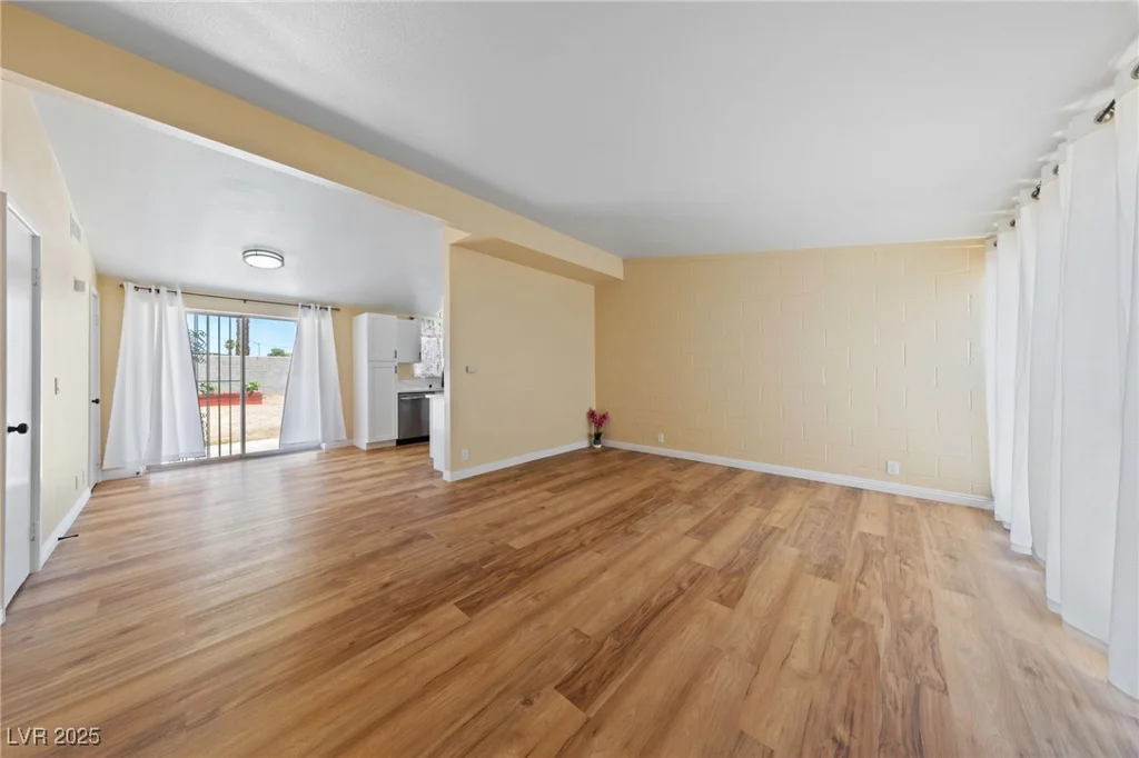 1828 Golden Arrow, Las Vegas, NV 89169