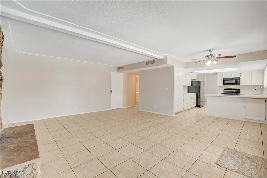 7004 Powderhorn, Las Vegas, NV 89128