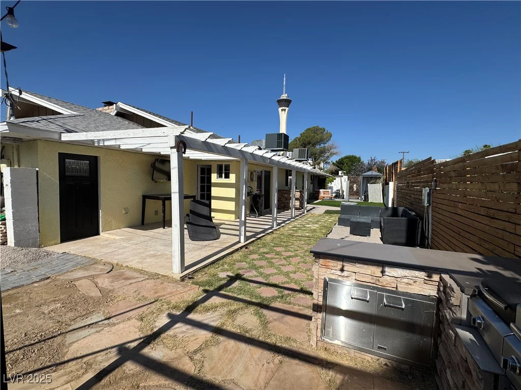 1819 Beverly, Las Vegas, NV 89104
