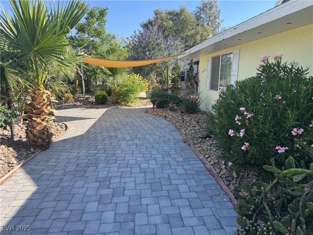 1819 Beverly, Las Vegas, NV 89104
