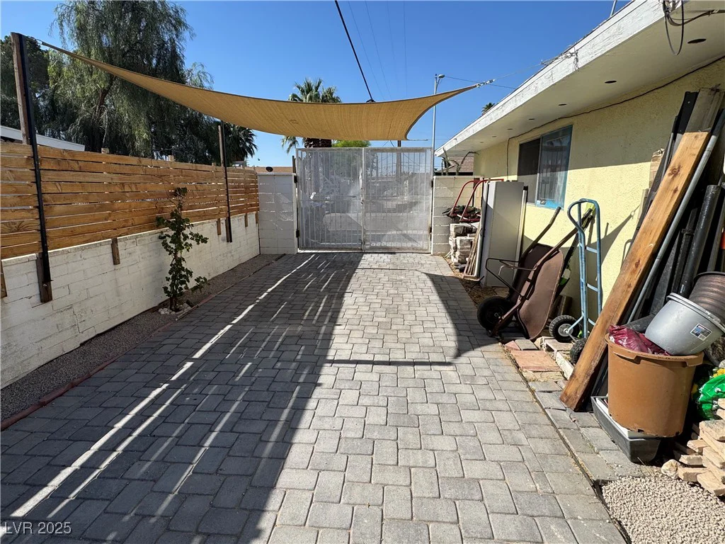 1819 Beverly, Las Vegas, NV 89104