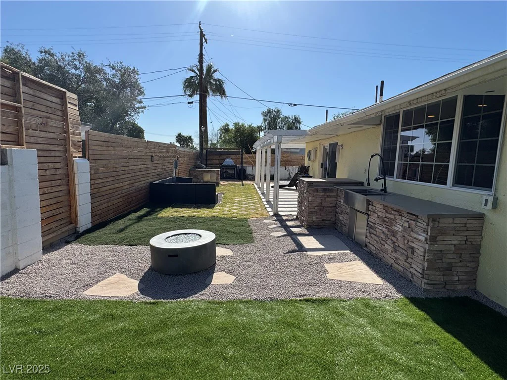1819 Beverly, Las Vegas, NV 89104