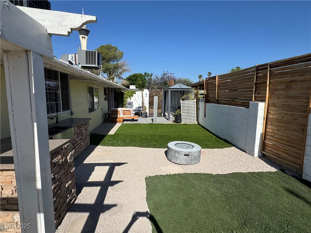 1819 Beverly, Las Vegas, NV 89104