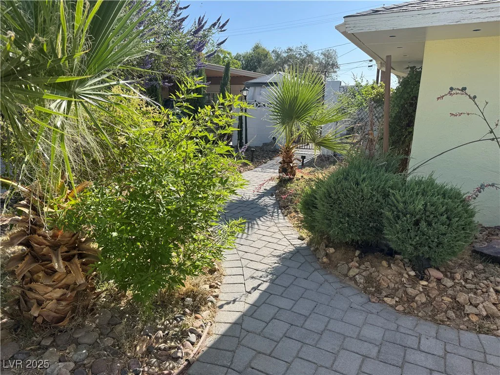 1819 Beverly, Las Vegas, NV 89104