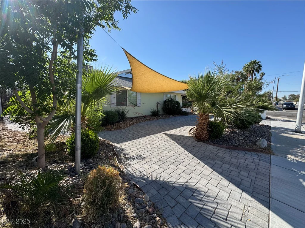1819 Beverly, Las Vegas, NV 89104
