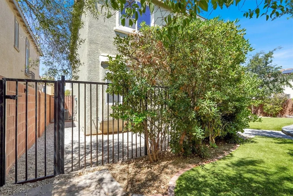 10845 Drake Ridge, Las Vegas, NV 89166