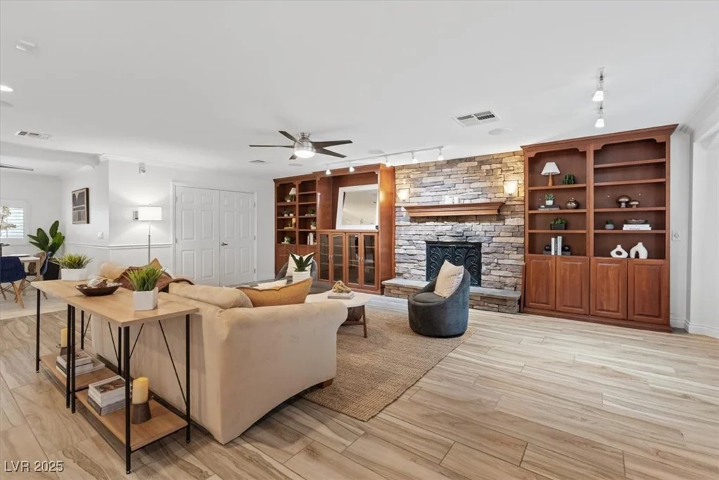 5854 Sheila, Las Vegas, NV 89108