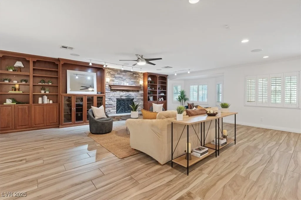 5854 Sheila, Las Vegas, NV 89108