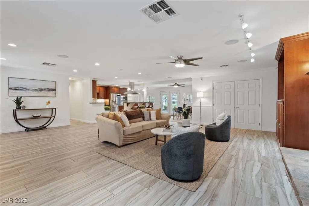 5854 Sheila, Las Vegas, NV 89108