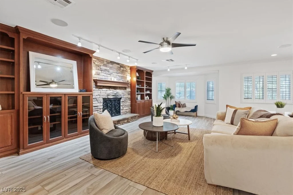 5854 Sheila, Las Vegas, NV 89108