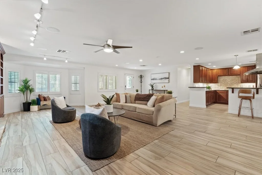 5854 Sheila, Las Vegas, NV 89108