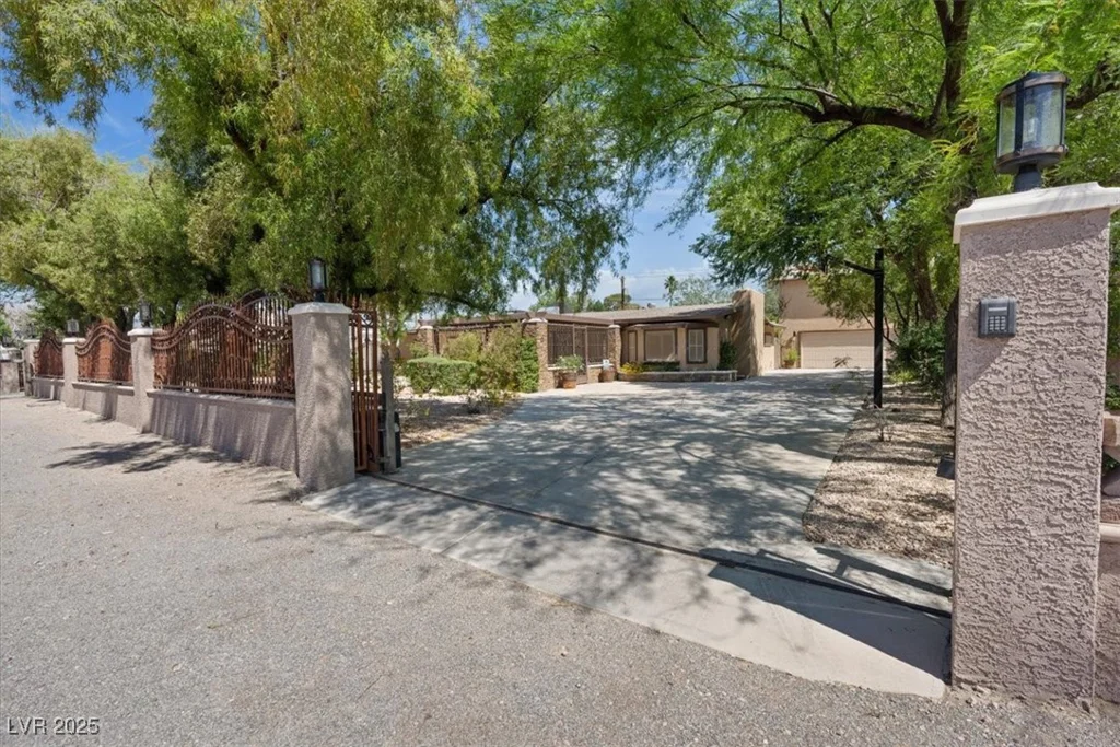 5854 Sheila, Las Vegas, NV 89108
