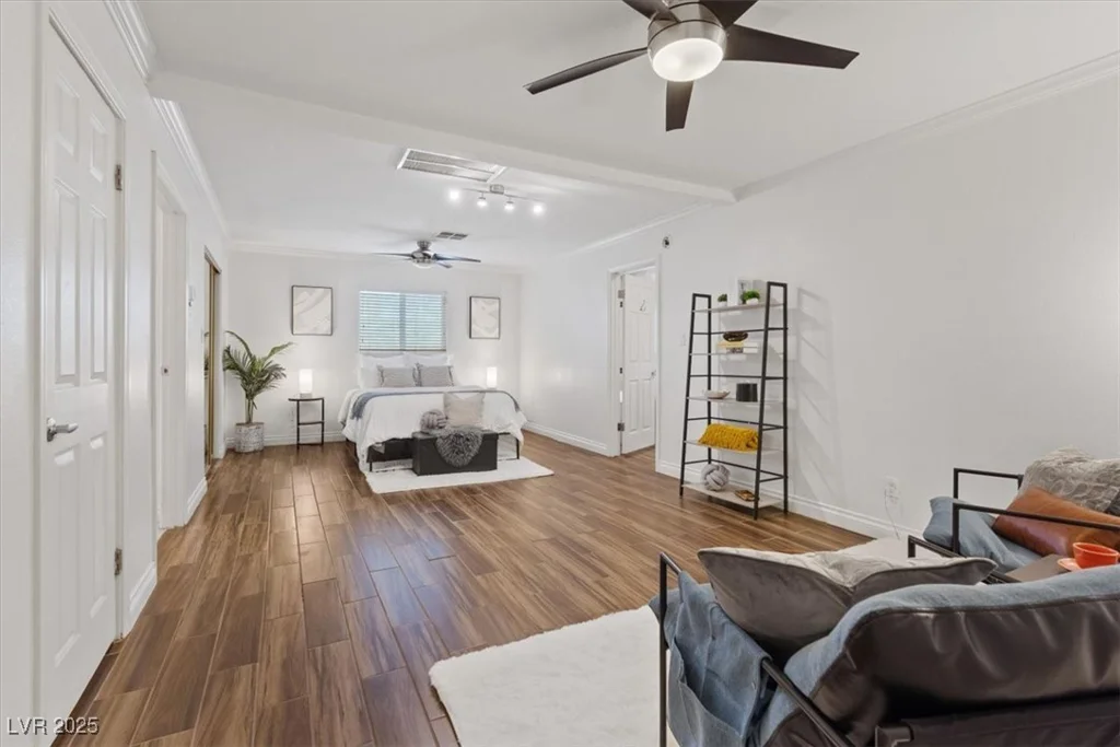 5854 Sheila, Las Vegas, NV 89108