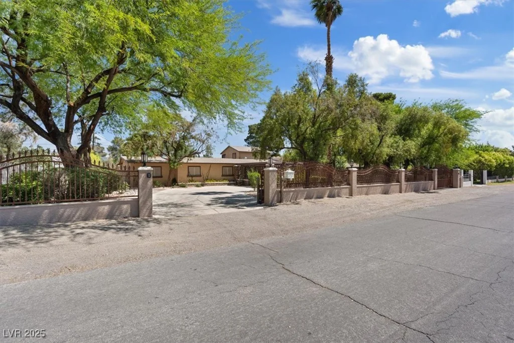 5854 Sheila, Las Vegas, NV 89108