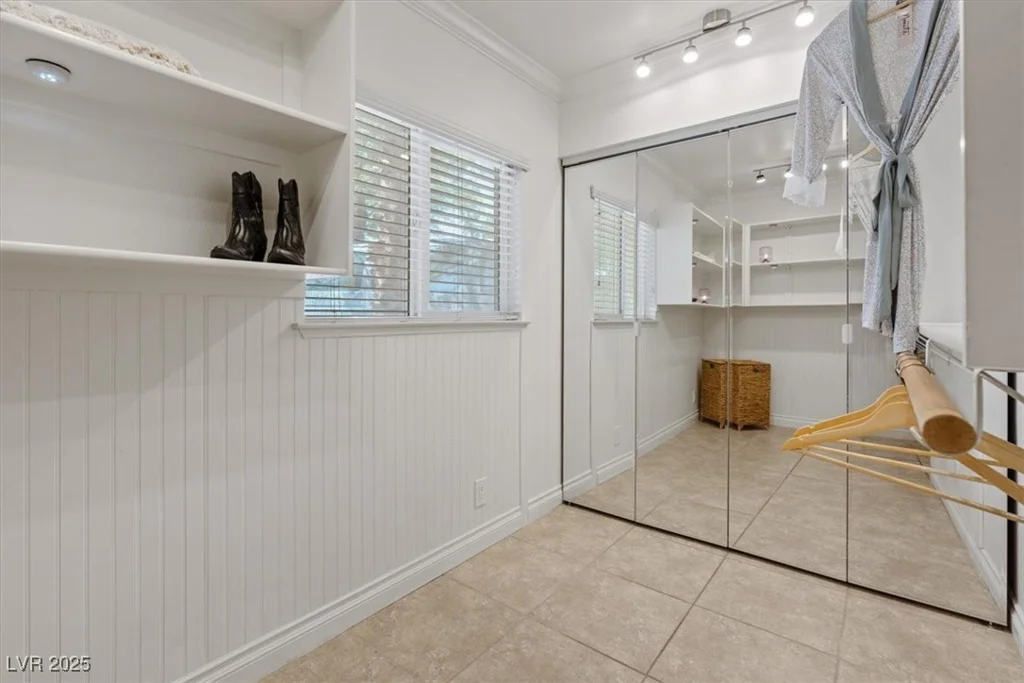 5854 Sheila, Las Vegas, NV 89108