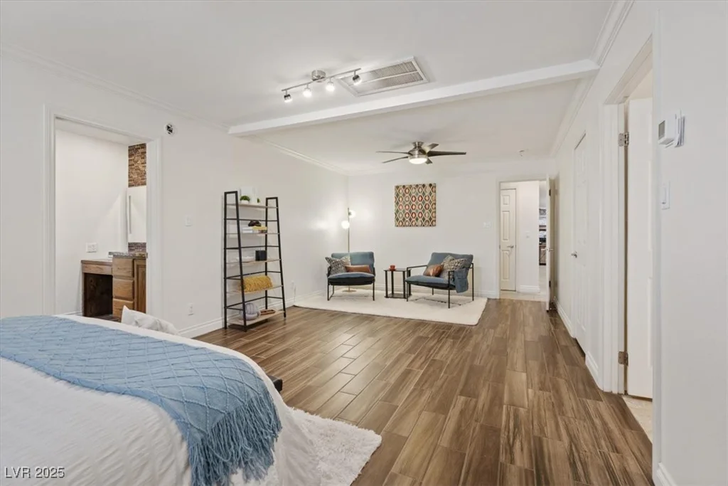 5854 Sheila, Las Vegas, NV 89108