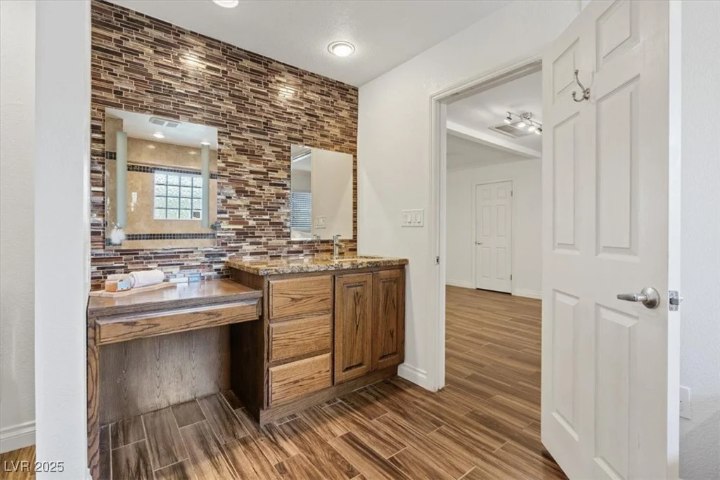 5854 Sheila, Las Vegas, NV 89108