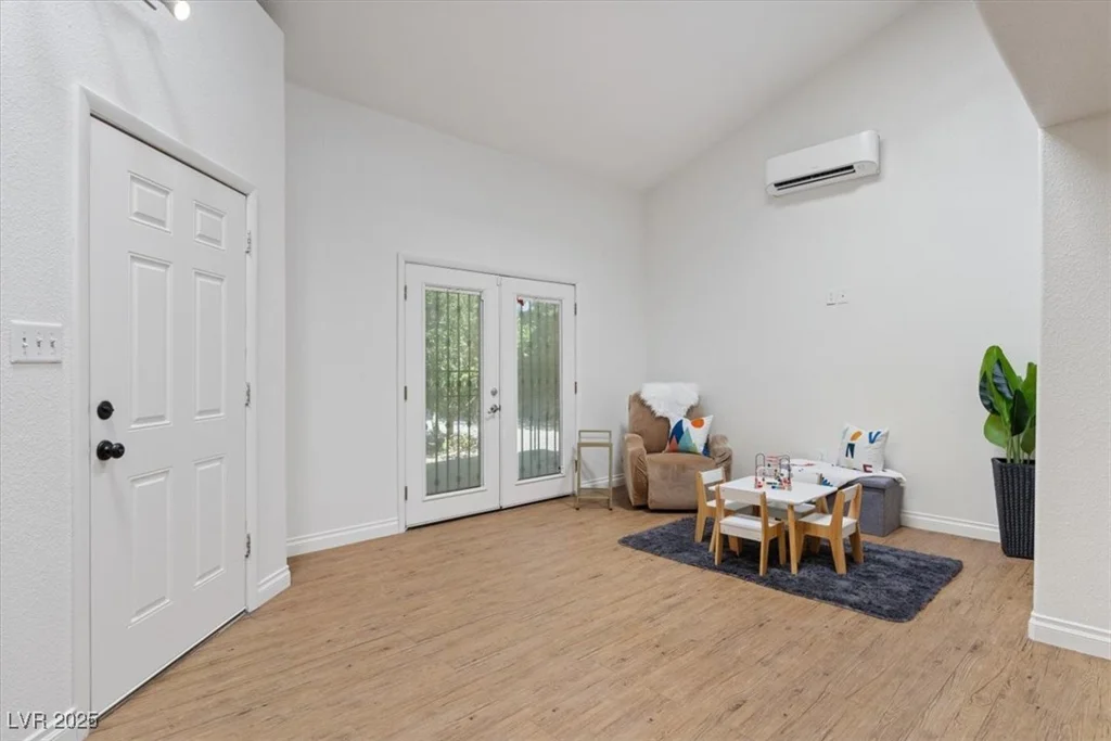 5854 Sheila, Las Vegas, NV 89108