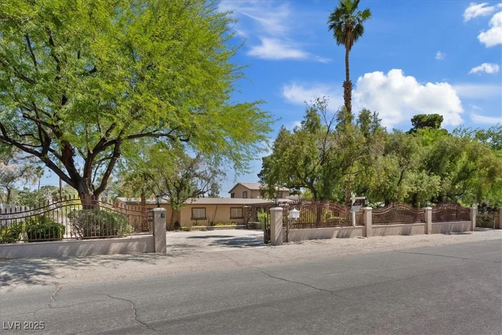 5854 Sheila, Las Vegas, NV 89108