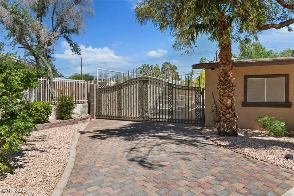 5854 Sheila, Las Vegas, NV 89108