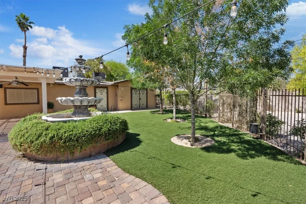 5854 Sheila, Las Vegas, NV 89108