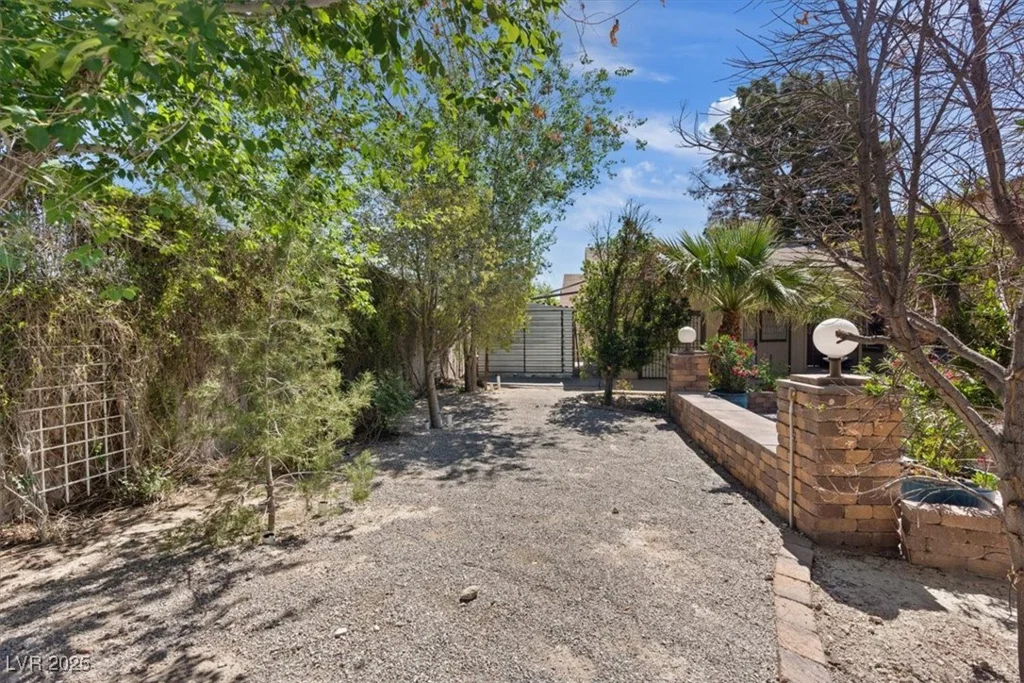 5854 Sheila, Las Vegas, NV 89108