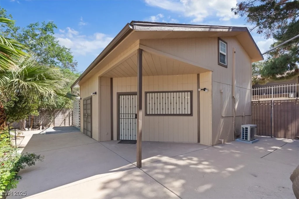 5854 Sheila, Las Vegas, NV 89108