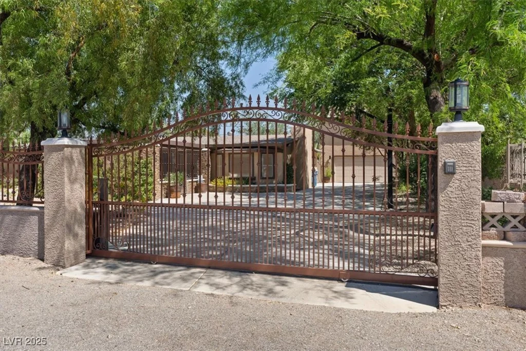 5854 Sheila, Las Vegas, NV 89108