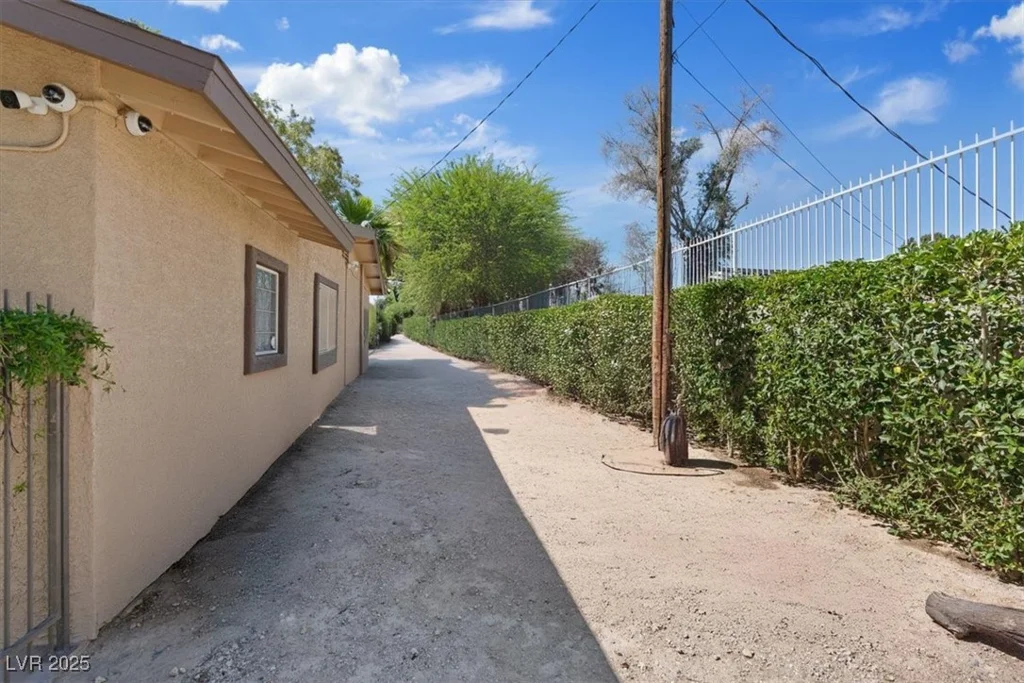 5854 Sheila, Las Vegas, NV 89108